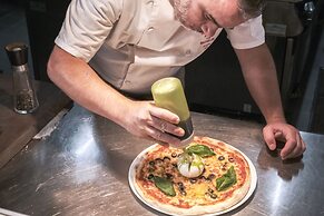 Stayso The House Hotel