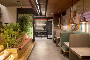 Stayso The House Hotel