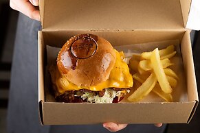 Stayso The House Hotel