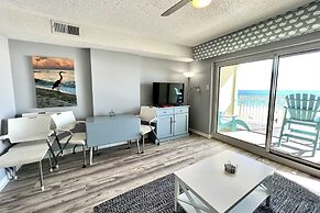 Royal Palms 402 1 Bedroom Condo by RedAwning