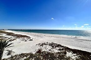 Royal Palms 402 1 Bedroom Condo by RedAwning