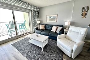 Royal Palms 402 1 Bedroom Condo by RedAwning