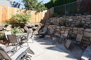 NEW Condo Downwider with Hot Tub, Minutes Away from The Columbia River