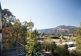 NEW Condo Downwider with Hot Tub, Minutes Away from The Columbia River