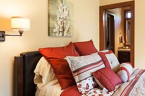 NEW Condo Downwider with Hot Tub, Minutes Away from The Columbia River