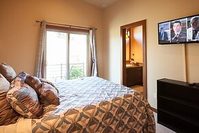 NEW Condo Downwider with Hot Tub, Minutes Away from The Columbia River