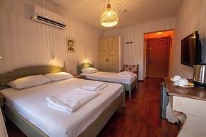 Diplomat Hotel