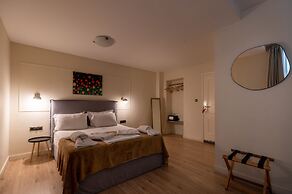 Plaka Arch Suites