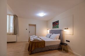 Plaka Arch Suites
