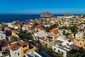 Casa Barcelona 2 BR by Casago