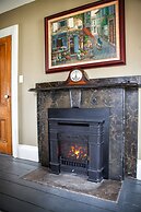 Maplehurst Manor B&B