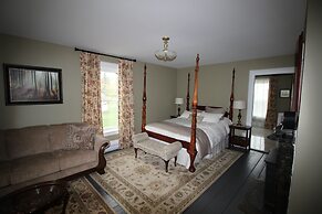 Maplehurst Manor B&B