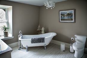 Maplehurst Manor B&B