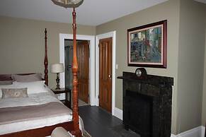 Maplehurst Manor B&B