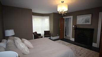 Maplehurst Manor B&B