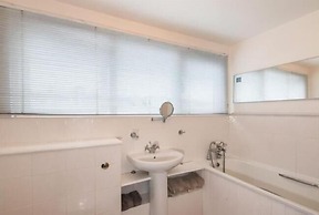 Oxford Street 5 Bedroom Townhouse