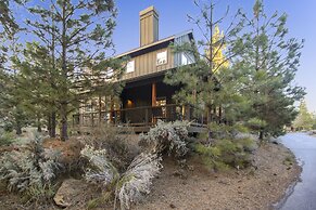 Big Canyon Home with Pool, Hot Tub, and Deschutes River Trail Access b