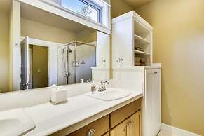 Big Canyon Home with Pool, Hot Tub, and Deschutes River Trail Access b