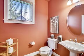 Big Canyon Home with Pool, Hot Tub, and Deschutes River Trail Access b