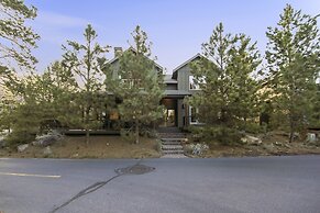 Big Canyon Home with Pool, Hot Tub, and Deschutes River Trail Access b
