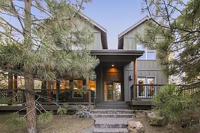 Big Canyon Home with Pool, Hot Tub, and Deschutes River Trail Access b
