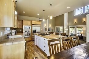 Big Canyon Home with Pool, Hot Tub, and Deschutes River Trail Access b
