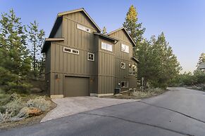 Big Canyon Home with Pool, Hot Tub, and Deschutes River Trail Access b