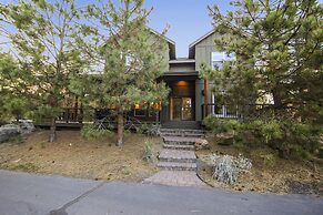 Big Canyon Home with Pool, Hot Tub, and Deschutes River Trail Access b