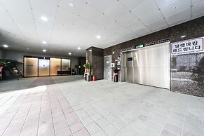 Browndot Hotel - Gold