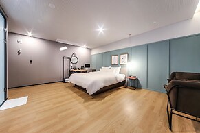 Browndot Hotel - Gold