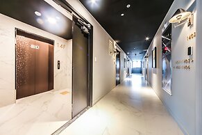 Browndot Hotel - Gold