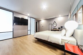 Browndot Hotel - Gold