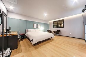 Browndot Hotel - Gold