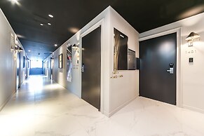 Browndot Hotel - Gold