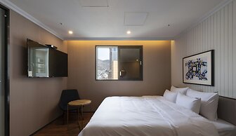 Browndot Hotel - Gold