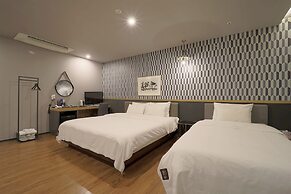 Browndot Hotel - Gold