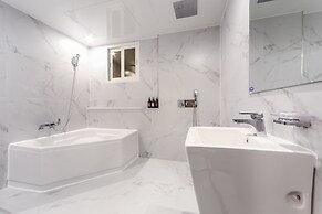 Browndot Hotel - Gold