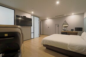 Browndot Hotel - Gold