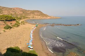 E.J. Pyrgos Bay Hotel