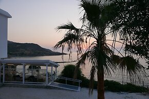 E.J. Pyrgos Bay Hotel