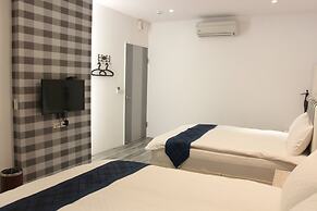 Little Pianist Hostel