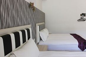 Little Pianist Hostel