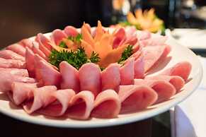 Scarlet Pearl Cruises