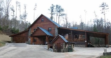 The Lodge at Hideaway Hollow- Copperhill TN