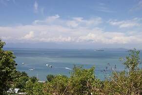 Bukit Pool Suites