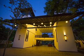 Grand Tamarind Lake
