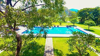 Grand Tamarind Lake