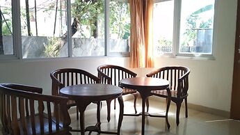 De Sutami Pasteur Villa by HouseinBandung