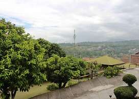 De Dago Pakar Villa by HouseinBandung