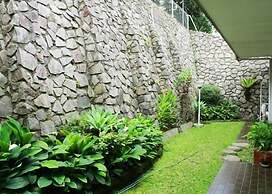 De Dago Pakar Villa by HouseinBandung